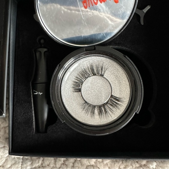 False Lash Kit - Picture 2 of 3